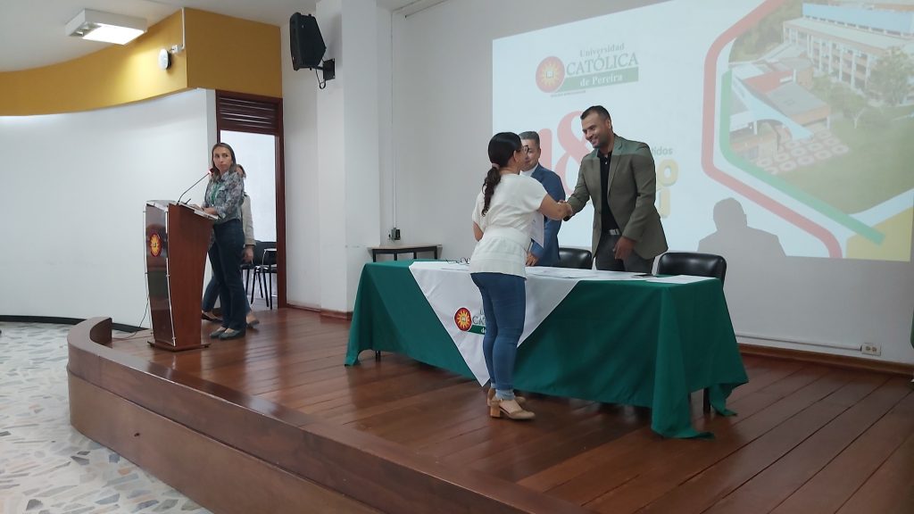 Clausura curso para docentes con el MEN