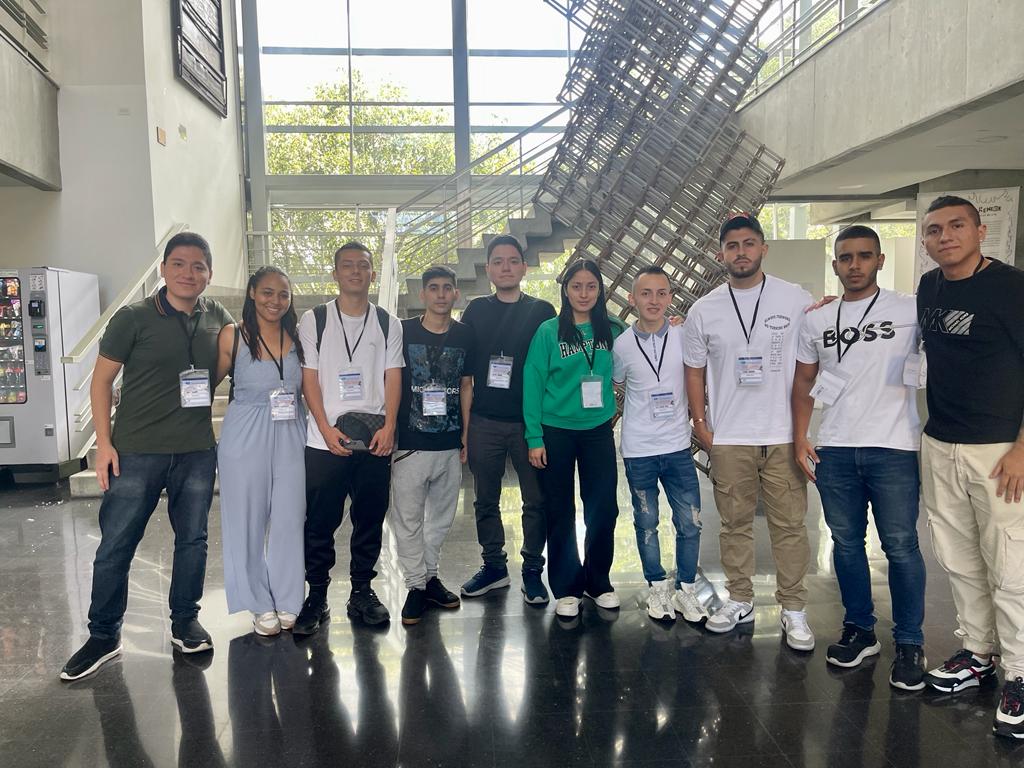 Estudiantes de Ingeniería Industrial ganadores en evento nacional 