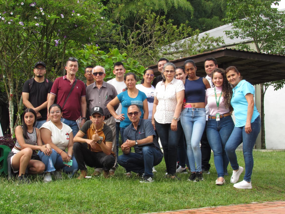 Curso de alfabetización digital para adultos del barrio El Dorado