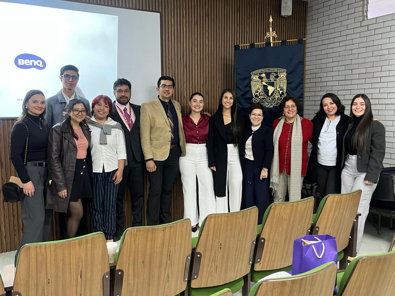 Docente y estudiantes de Psicología ponentes en evento en México