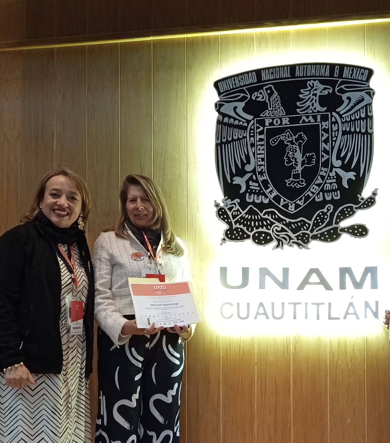 Docente de Diseño Industrial participa como ponente en México