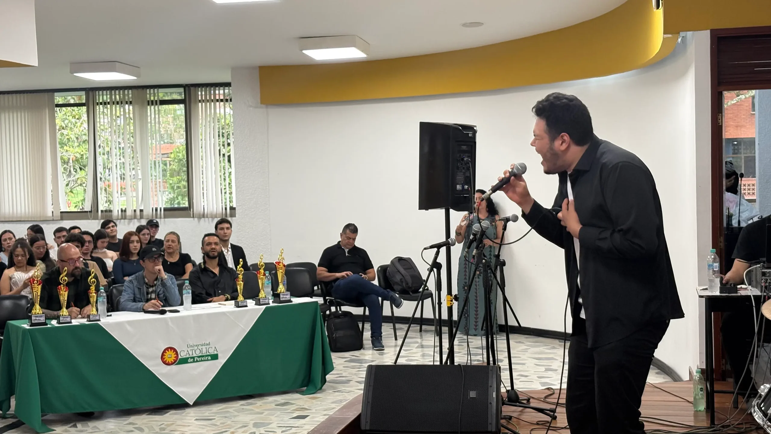 Estudiantes se destacan en el Festival de la canción RUN