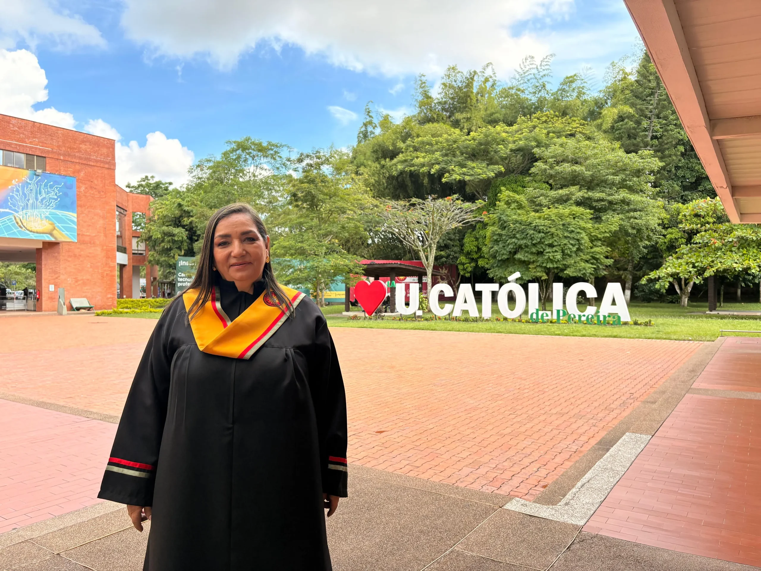 Doctora con mención meritoria