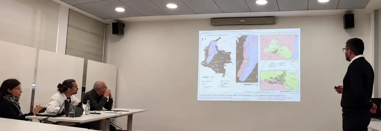Docente de Arquitectura sustenta de maestría en la Universidad Politécnica de Cataluña.