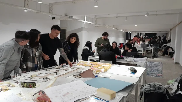 Estudiantes de Arquitectura preparan publicación sobre proyectos del intersemestral_2